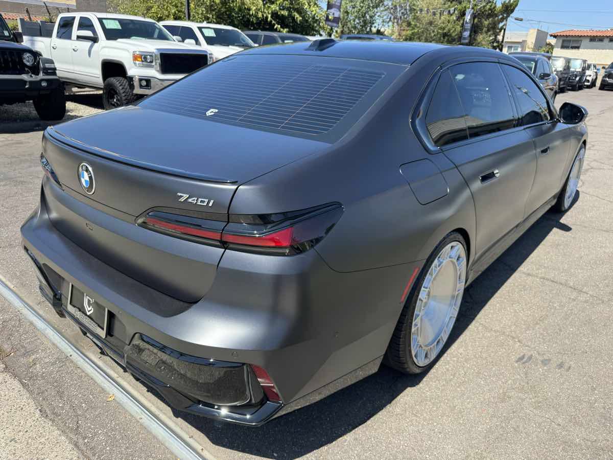Used 2026 BMW 740i w/ Premium Package RWD image 7