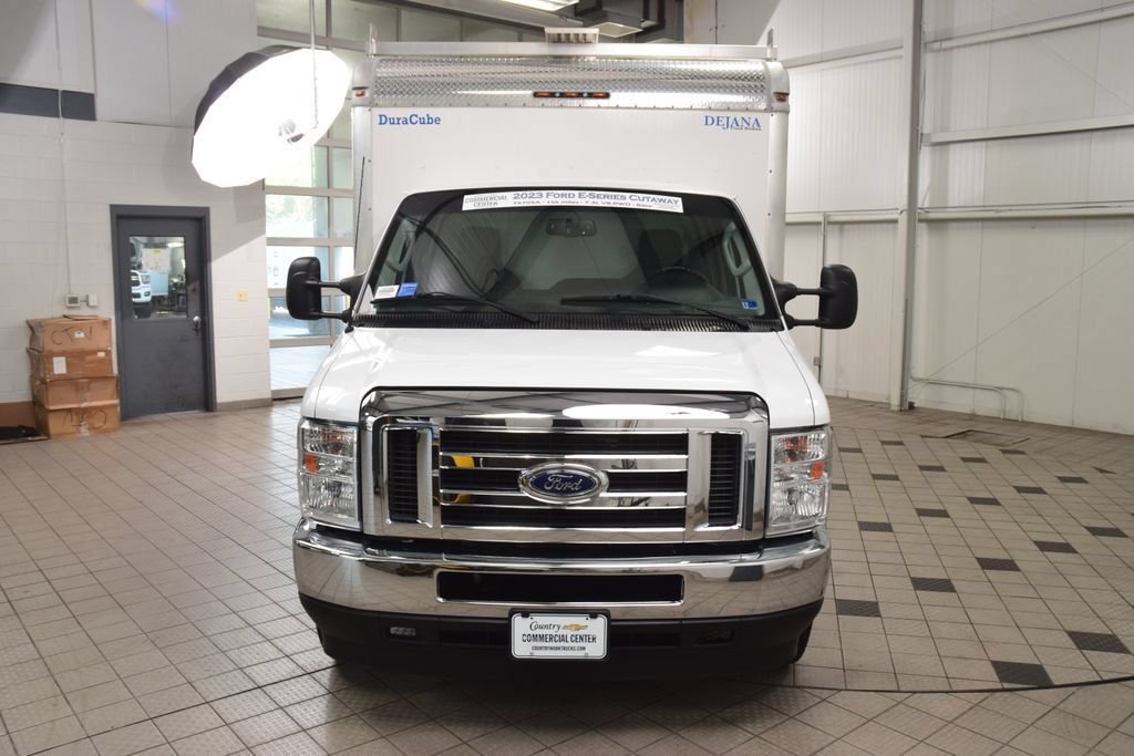 Used 2023 Ford E-450 and Econoline 450 Super Duty w/ Power Windows & Locks Group RWD image 2