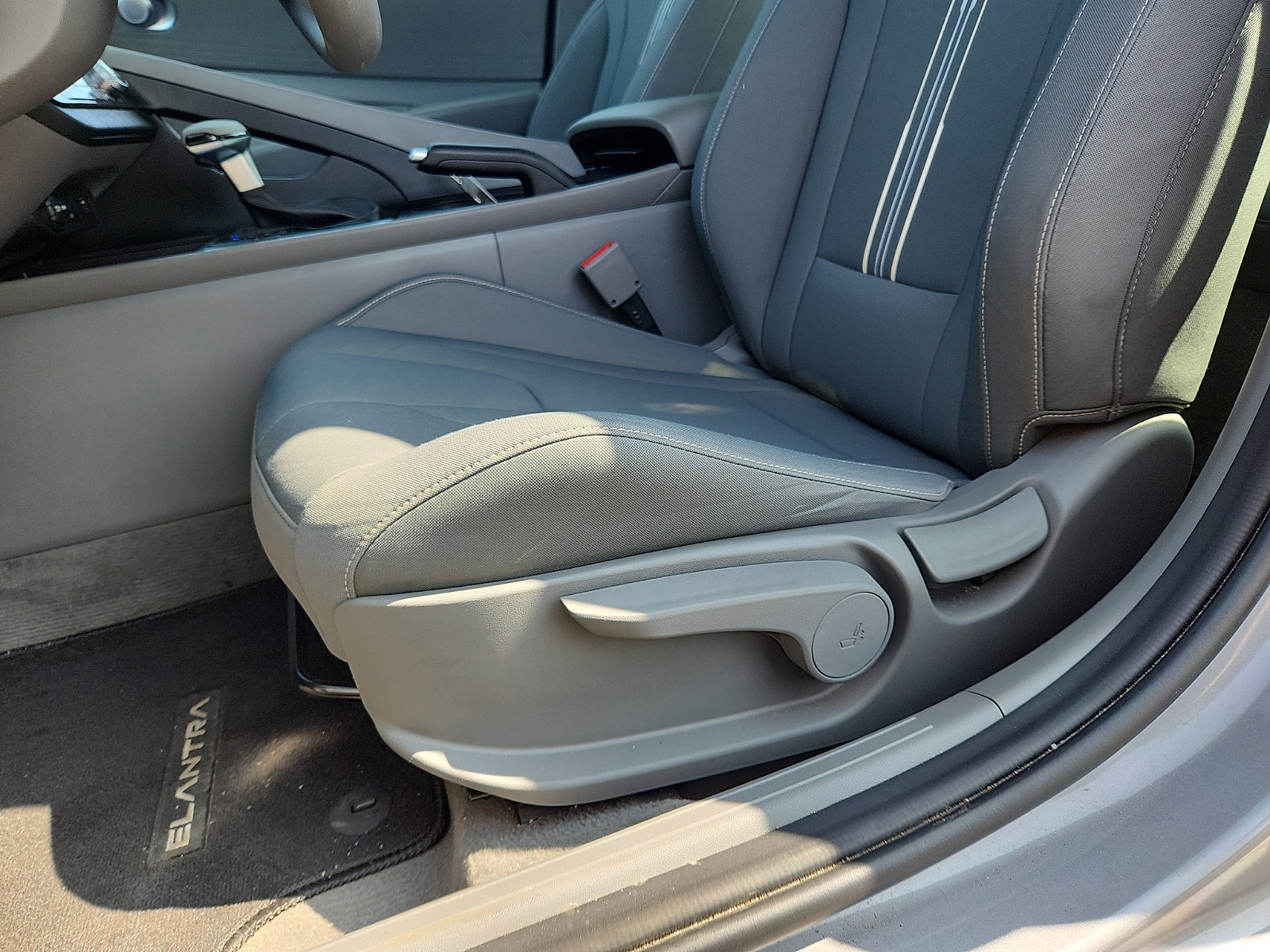 Certified 2024 Hyundai Elantra SEL FWD image 23