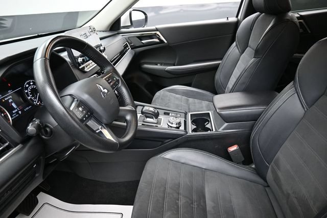 Used 2024 Mitsubishi Outlander SE FWD image 16