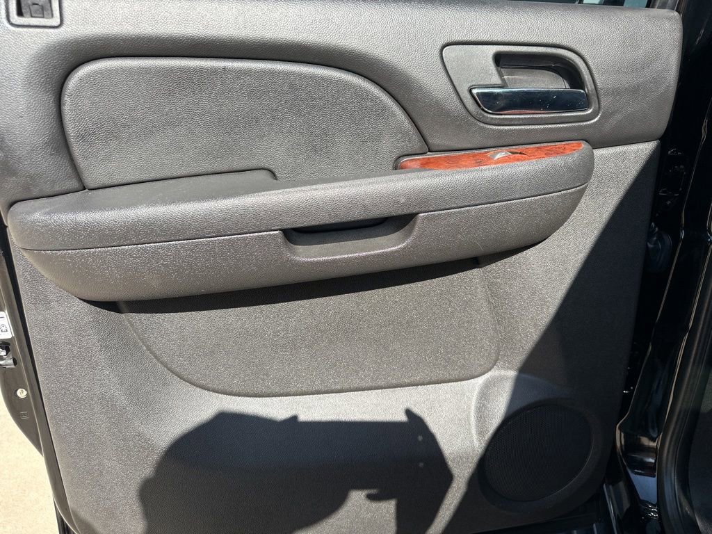 Used 2011 Chevrolet Avalanche LT w/ Texas Edition RWD image 19