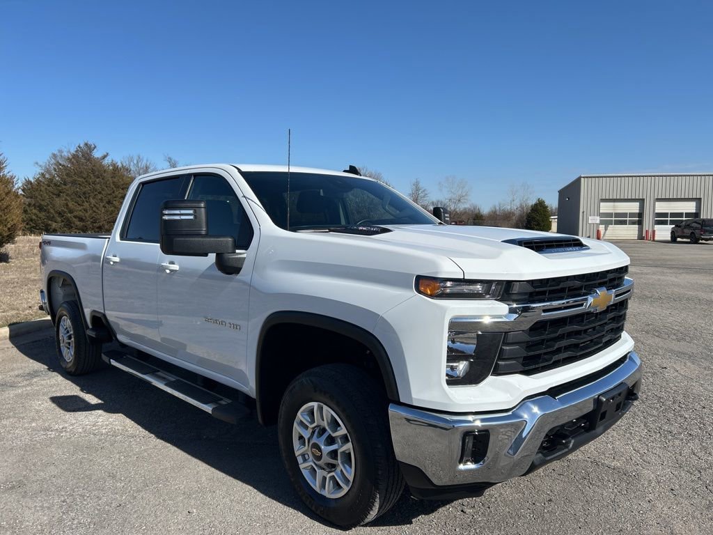 Used 2025 Chevrolet Silverado 2500 LT w/ Convenience Package image 3