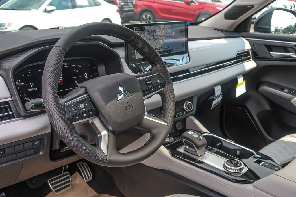 New 2025 Mitsubishi Outlander AWD image 26