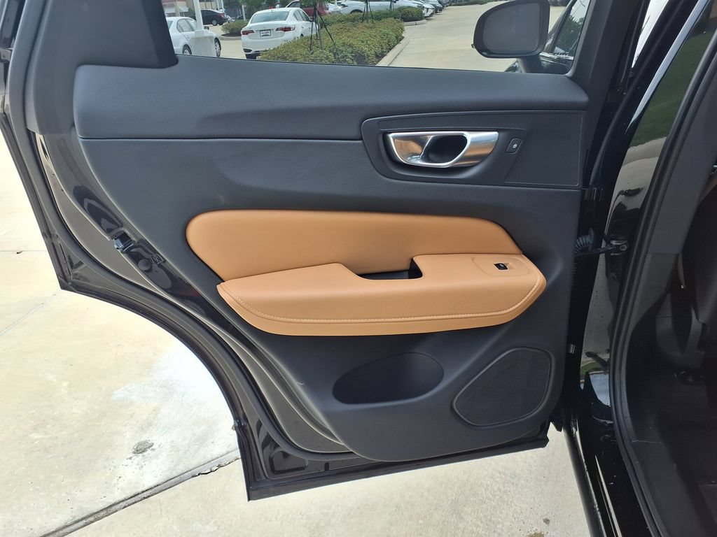 Certified 2024 Volvo XC60 B5 Ultimate w/ Climate Package AWD/4WD image 17