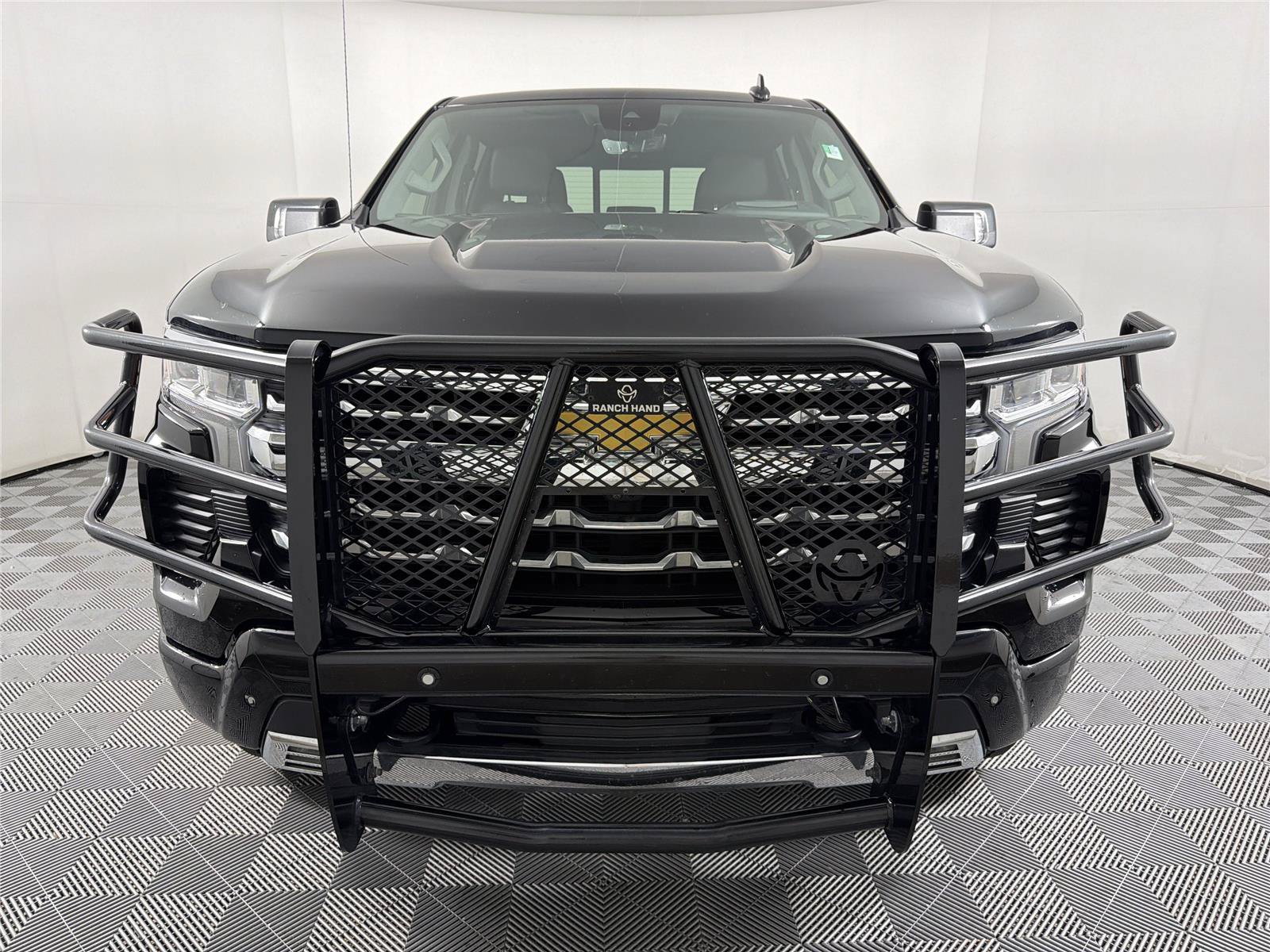 Used 2022 Chevrolet Silverado 1500 LTZ w/ LTZ Premium Package AWD/4WD image 2