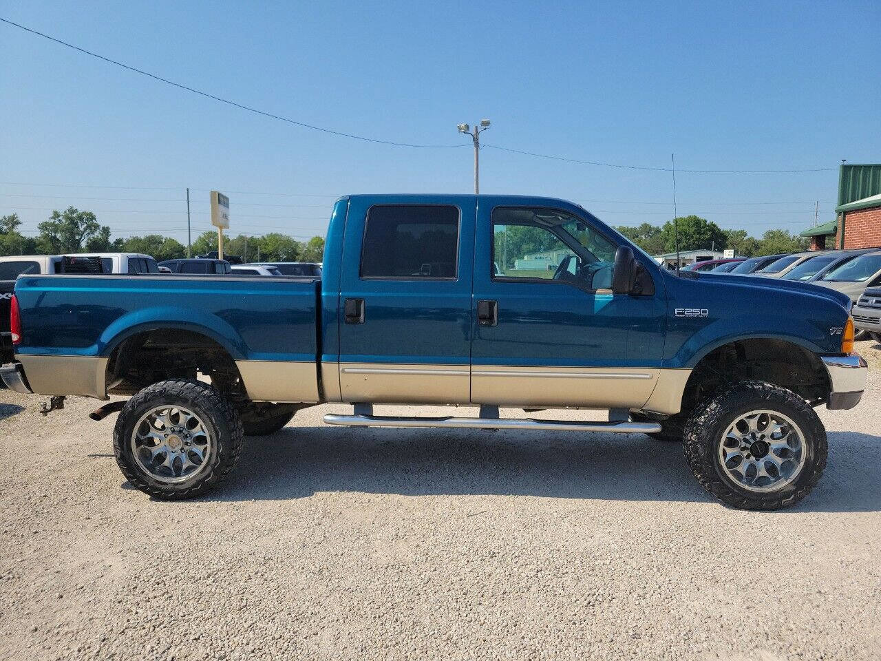 Used 2000 Ford F250 Lariat image 2
