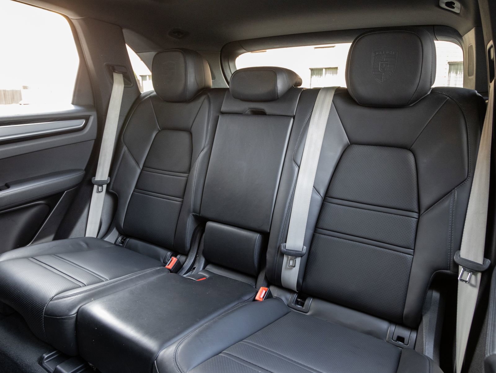 Certified 2023 Porsche Cayenne Platinum Edition image 29