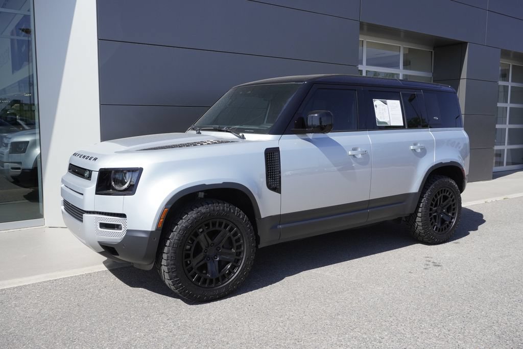 Used 2024 Land Rover Defender 110 SE AWD/4WD image 3