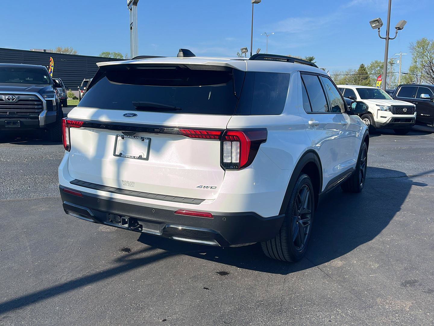 Used 2025 Ford Explorer ST-Line w/ ST-Line Street Pack AWD/4WD image 5