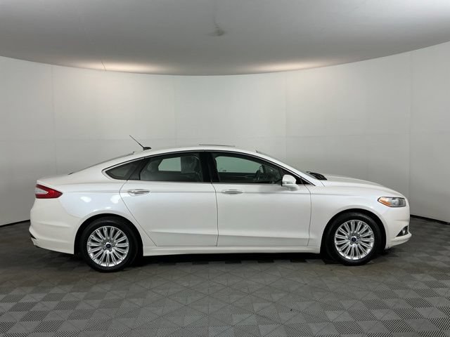 Used 2016 Ford Fusion SE w/ Equipment Group 502A FWD image 4