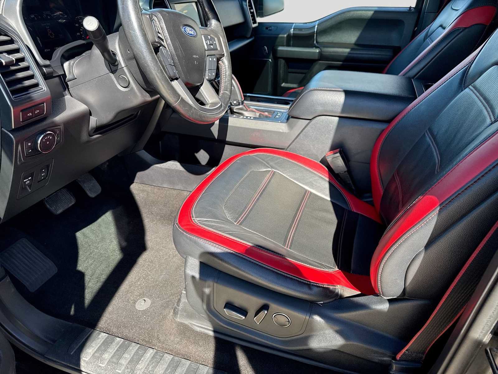 Used 2018 Ford F150 Lariat w/ Equipment Group 502A Luxury AWD/4WD image 15