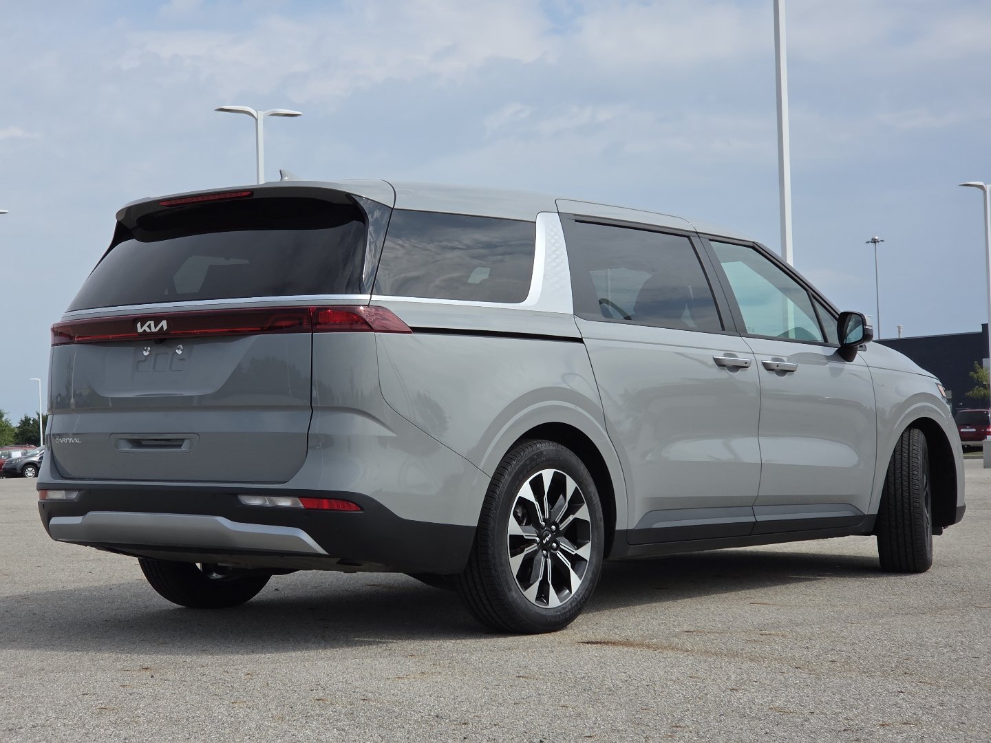 Used 2024 Kia Carnival EX FWD image 17
