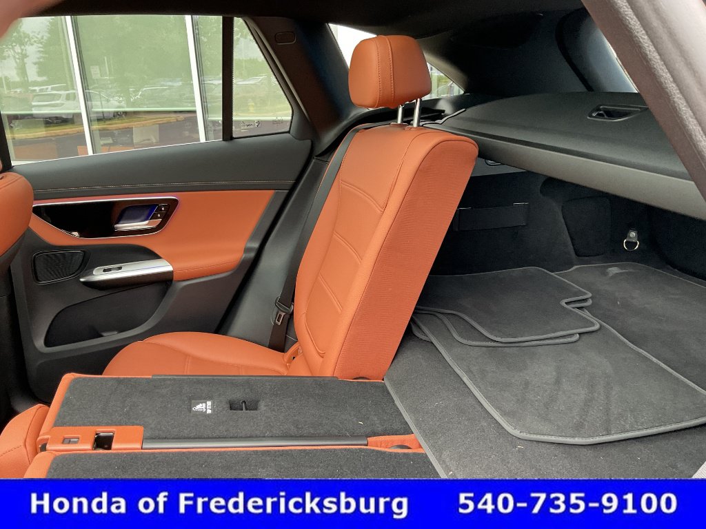 Used 2025 Mercedes-Benz GLC 300 4MATIC image 25