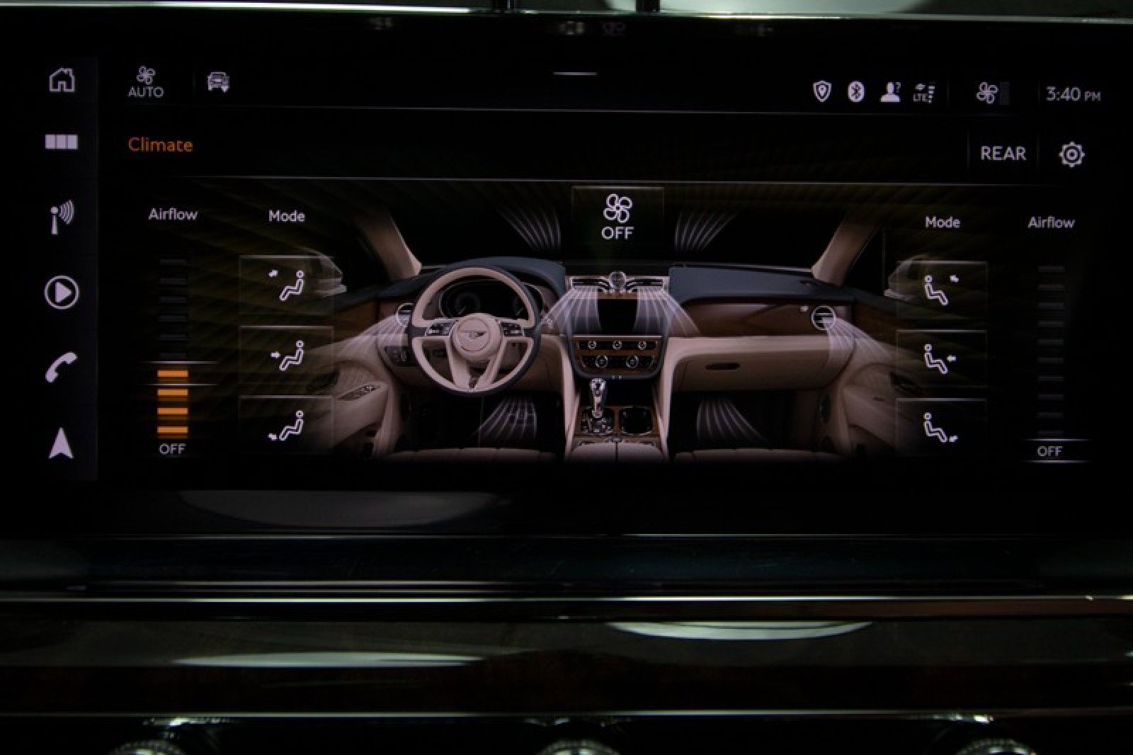 Used 2023 Bentley Bentayga Plug-In Hybrid image 34