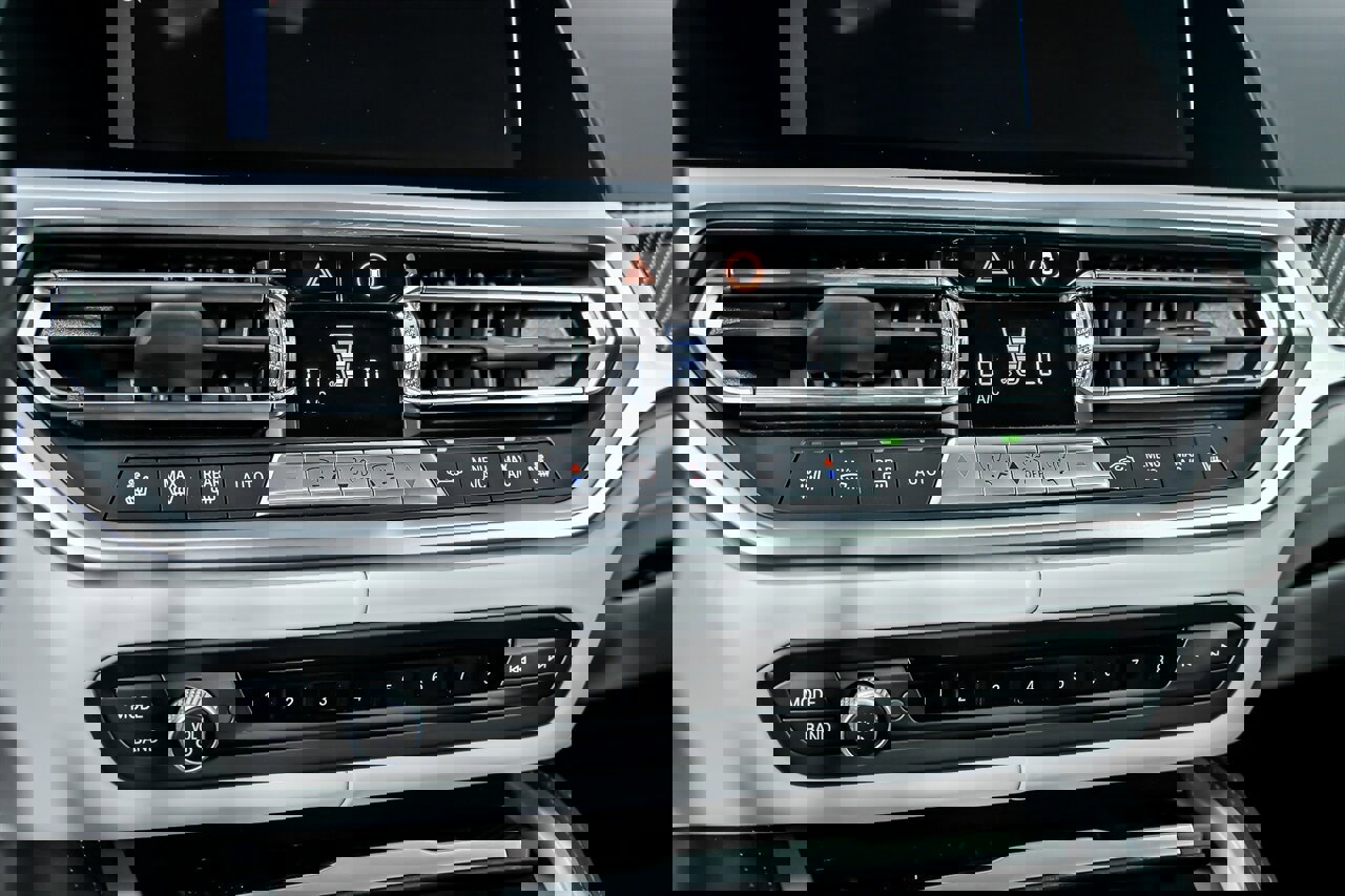 Used 2023 BMW M4 xDrive Competition w/ M Carbon Exterior Package image 35