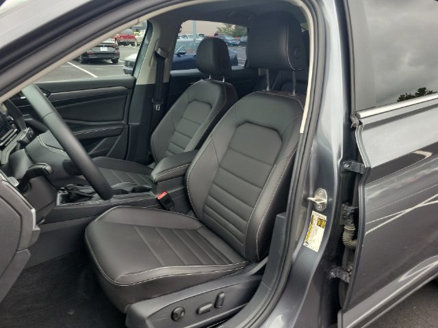Used 2024 Volkswagen Jetta SE w/ Panoramic Sunroof Package FWD image 20