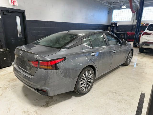 Used 2024 Nissan Altima 2.5 SV image 3