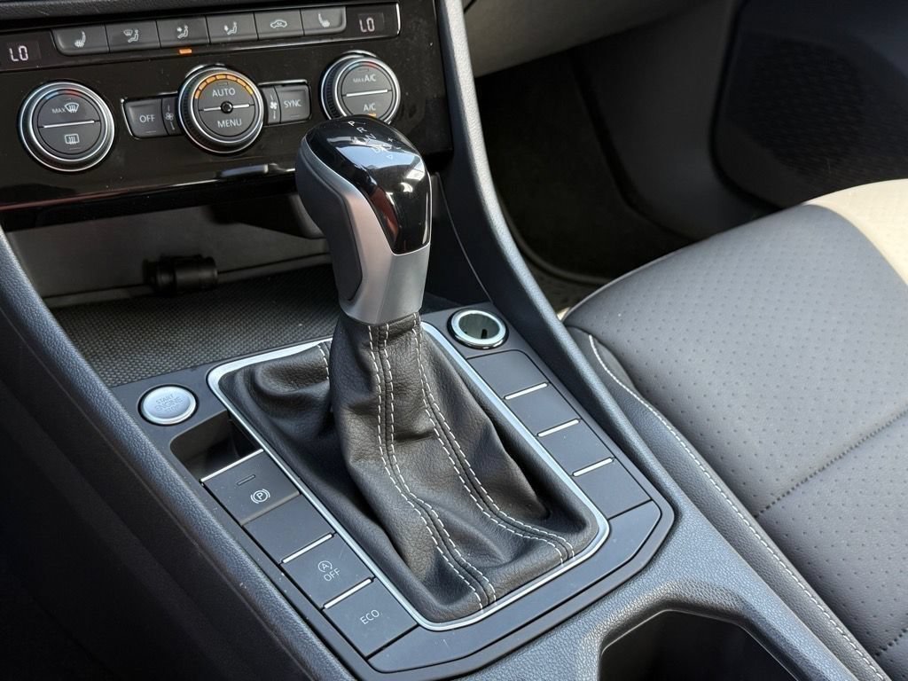 Used 2023 Volkswagen Jetta SE FWD image 19