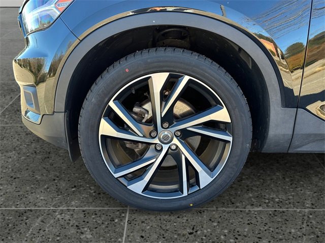Used 2021 Volvo XC40 T5 R-Design w/ Climate Package image 14