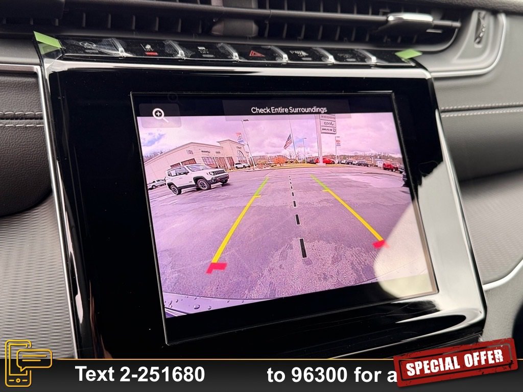 Used 2025 Jeep Grand Cherokee Laredo w/ Luxury Tech Group I image 15