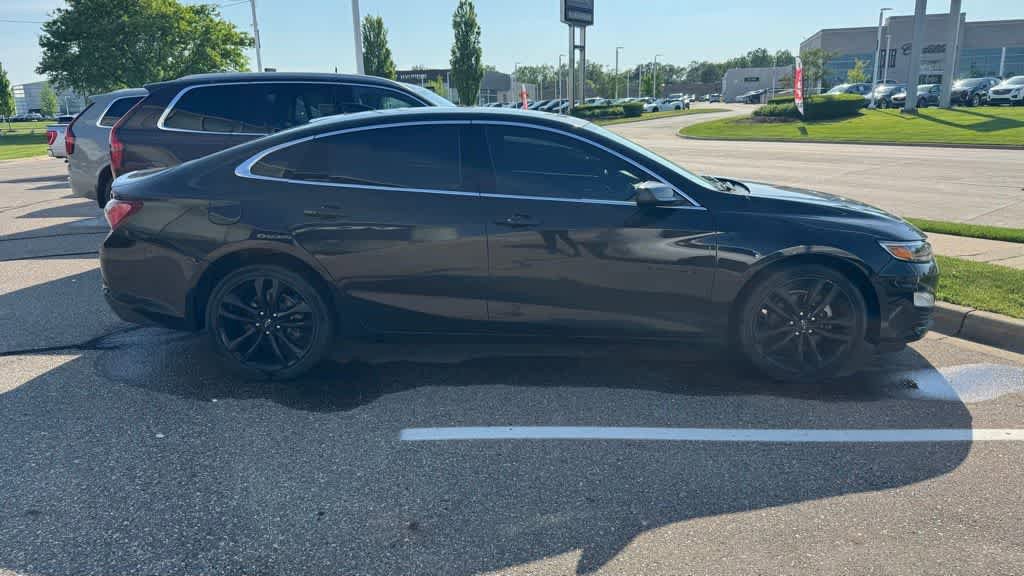 Used 2020 Chevrolet Malibu LT w/ Leather Package FWD image 4