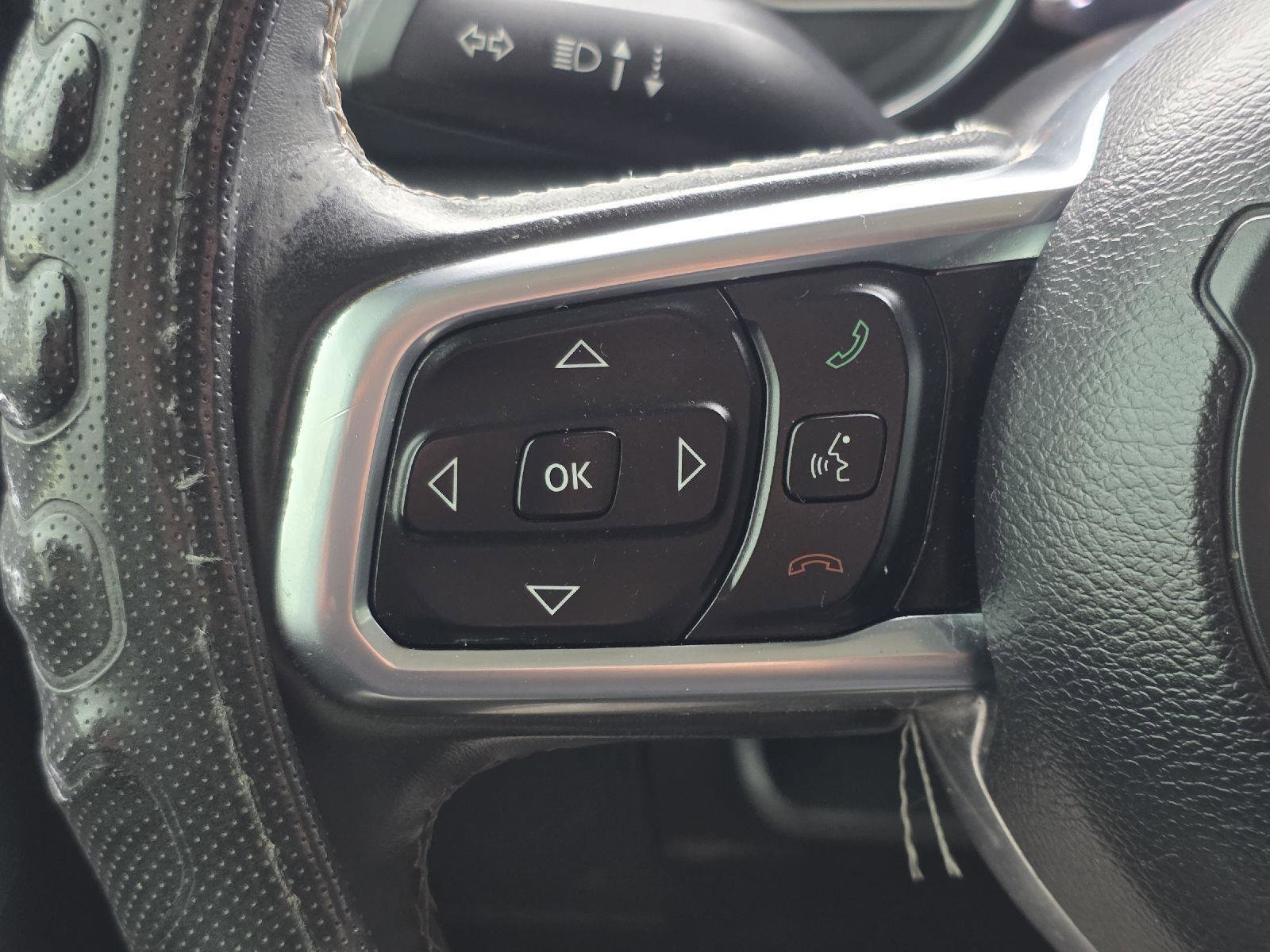 Used 2018 Jeep Wrangler Unlimited Sahara w/ Dual Top Group AWD/4WD image 12