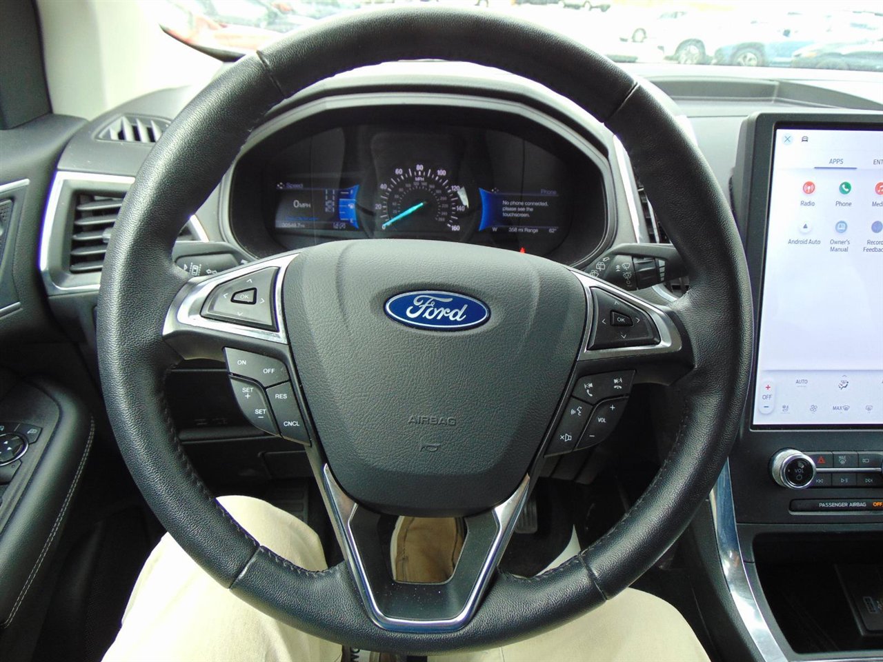 Used 2024 Ford Edge Titanium image 39