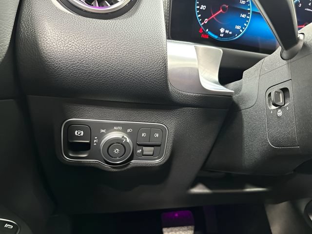Used 2023 Mercedes-Benz GLB 250 4MATIC image 14