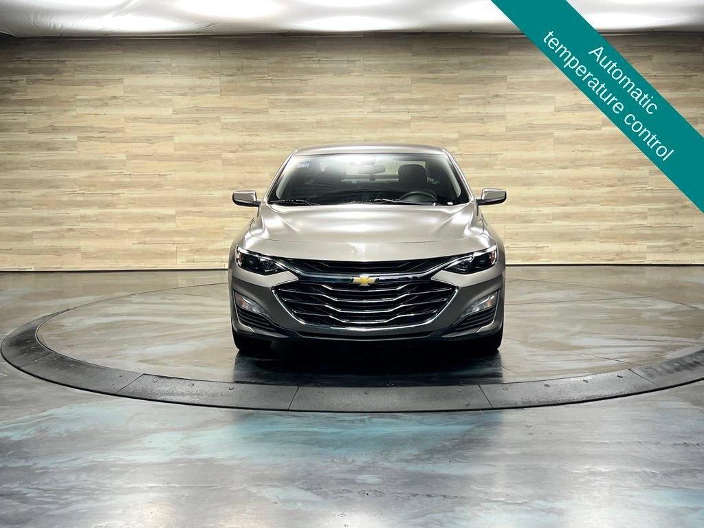 Used 2025 Chevrolet Malibu LT FWD image 4