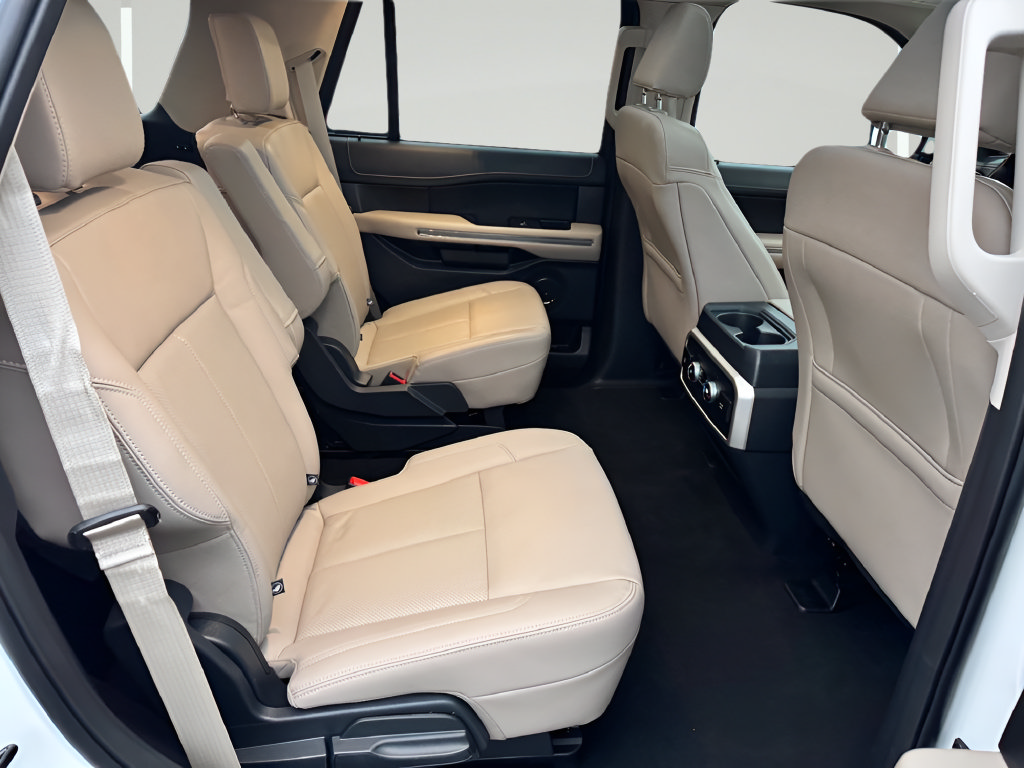 Used 2024 Ford Expedition XLT AWD/4WD image 33