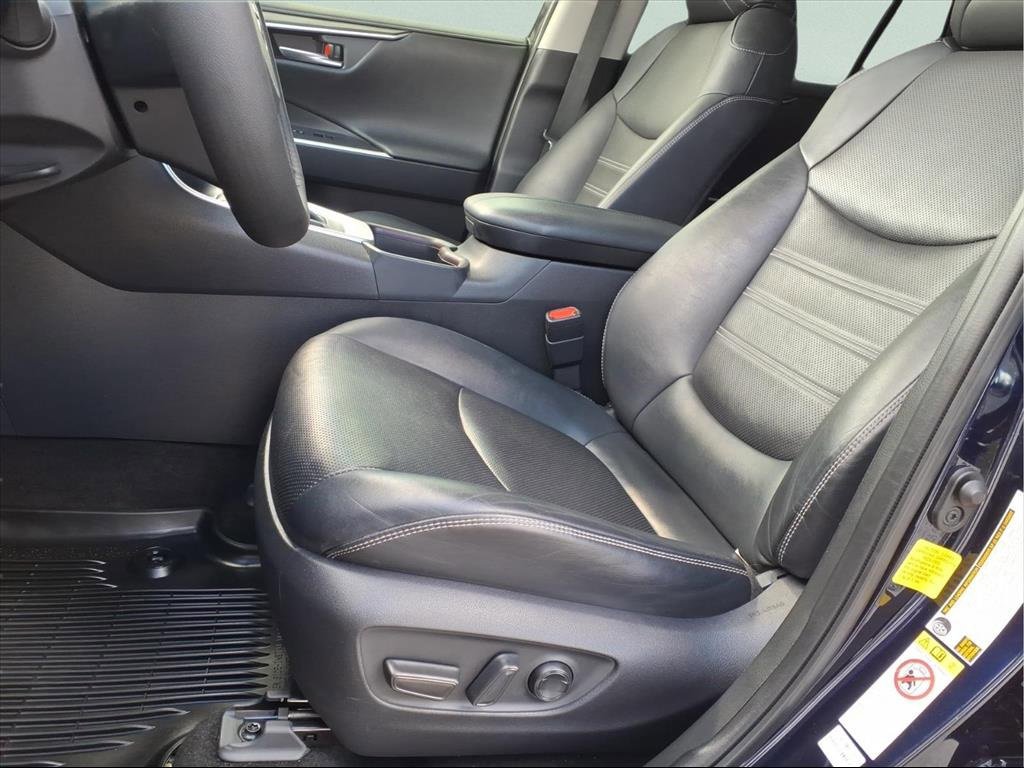 Used 2019 Toyota RAV4 Limited image 14