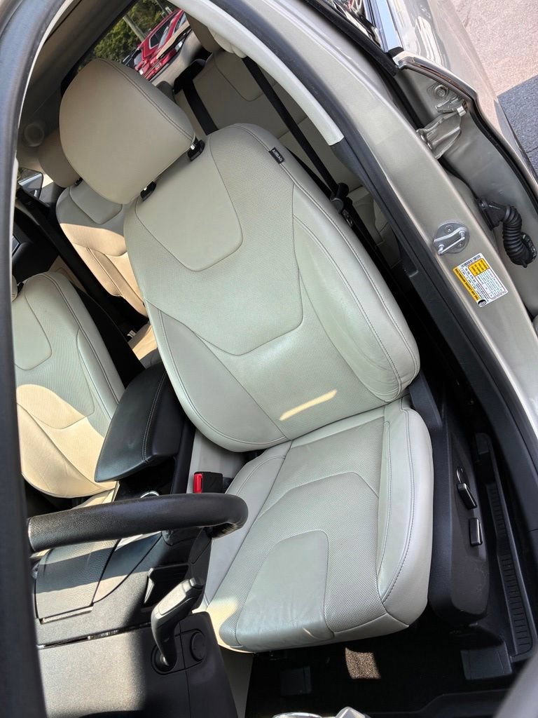 Used 2018 Ford Edge Titanium w/ Equipment Group 302A FWD image 20