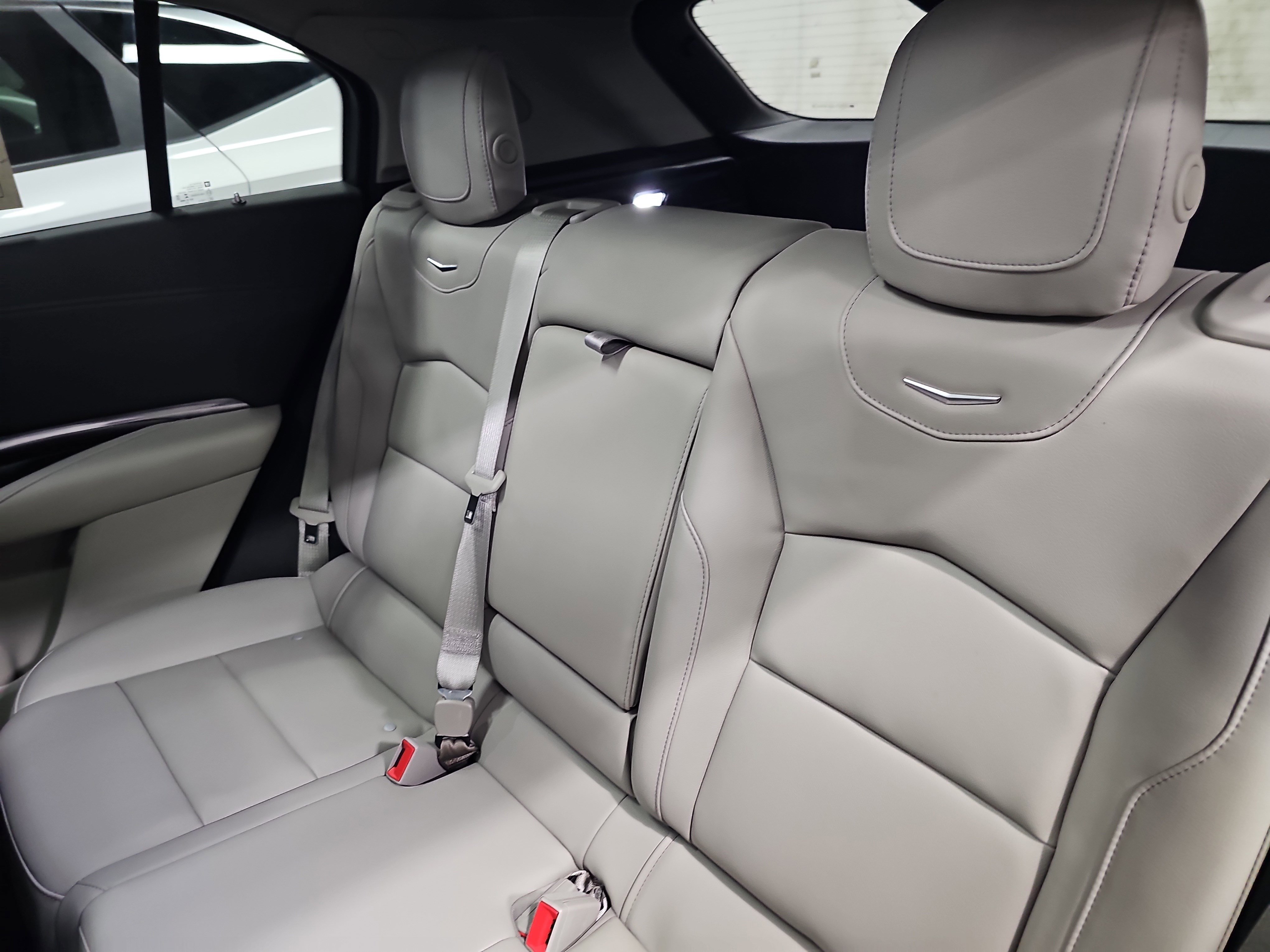 Used 2021 Cadillac XT4 Luxury w/ Cold Weather Package image 15