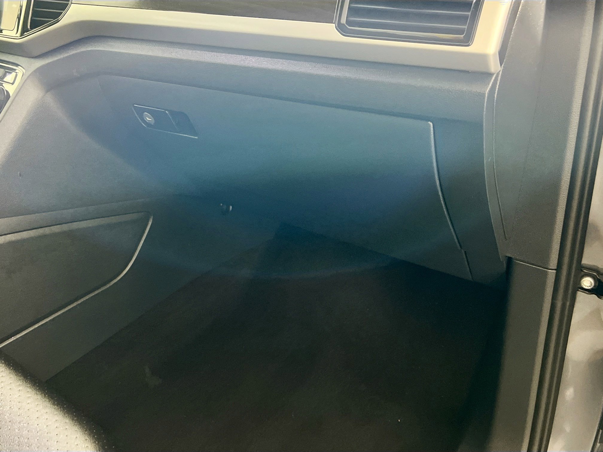 Used 2022 Volkswagen Atlas SE image 35