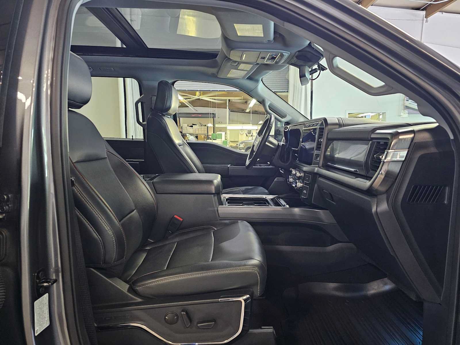 Used 2024 Ford F250 Lariat w/ Black Appearance Package AWD/4WD image 10