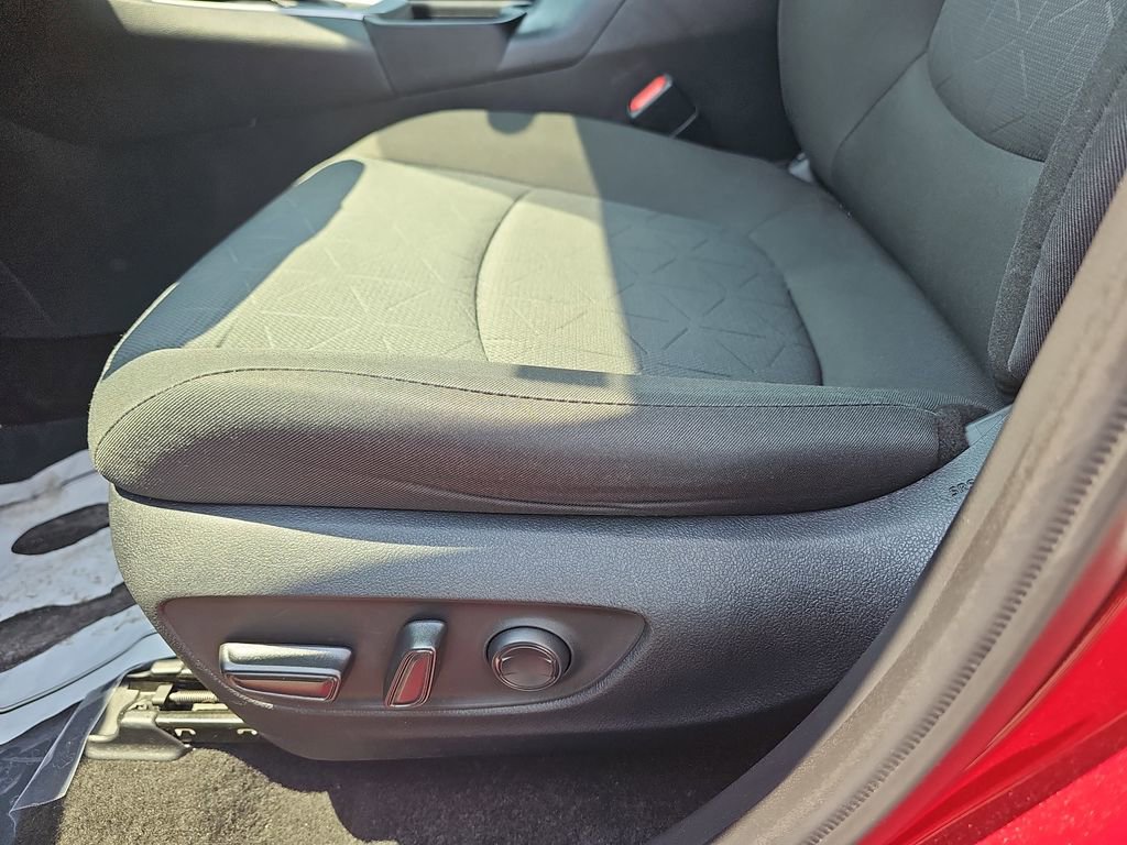 Used 2023 Toyota RAV4 XLE AWD/4WD image 31