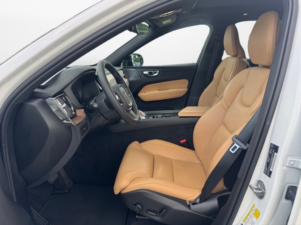 Certified 2024 Volvo XC60 B5 Ultimate AWD/4WD image 9
