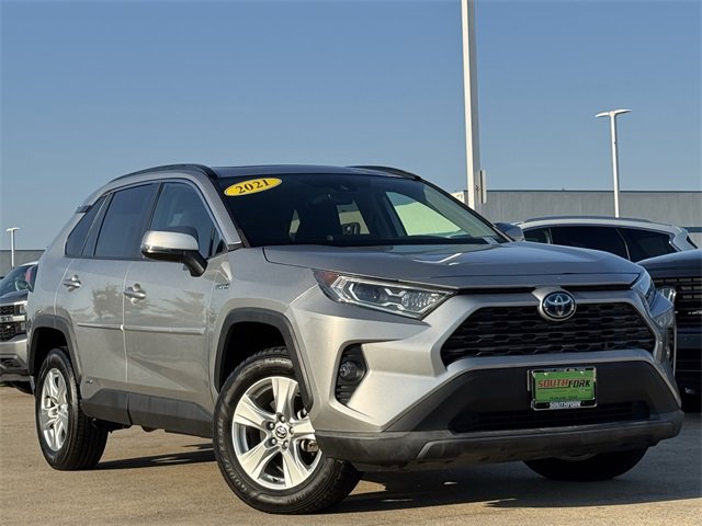 Used 2021 Toyota RAV4 XLE w/ Convenience Package image 2
