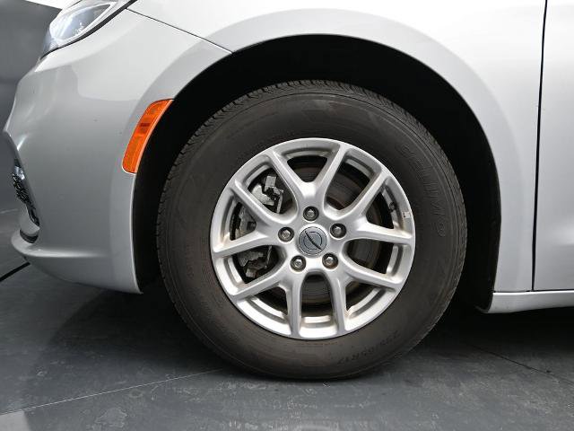 Used 2024 Chrysler Pacifica Touring-L image 15
