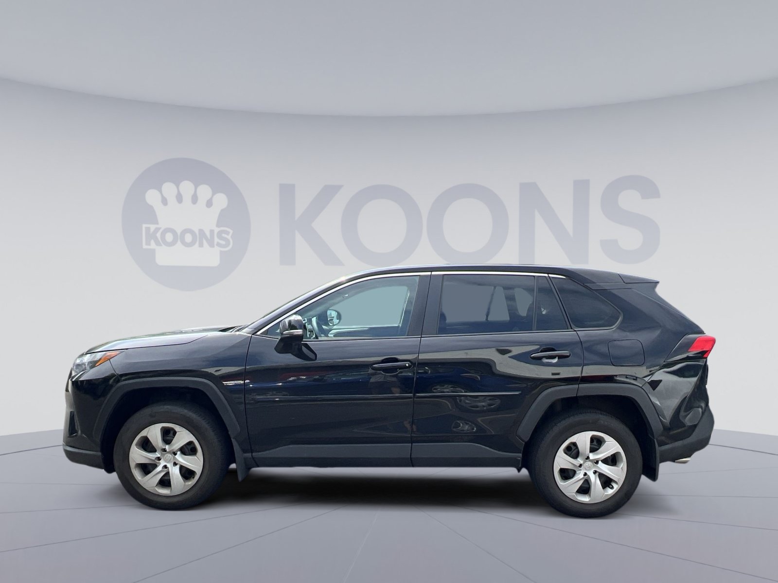 Used 2023 Toyota RAV4 LE AWD/4WD image 2