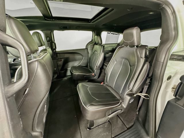 Used 2025 Chrysler Pacifica Limited FWD image 22