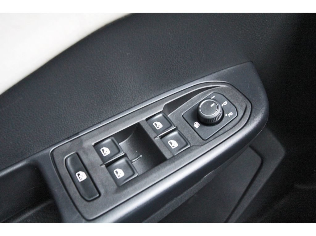 Used 2025 Volkswagen Taos SE FWD image 22
