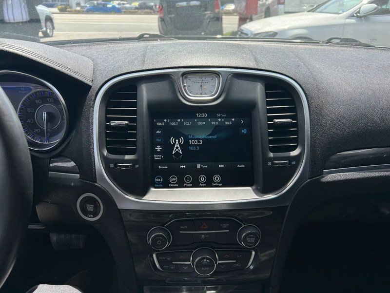 Used 2020 Chrysler 300 Touring w/ Driver Convenience Group image 13