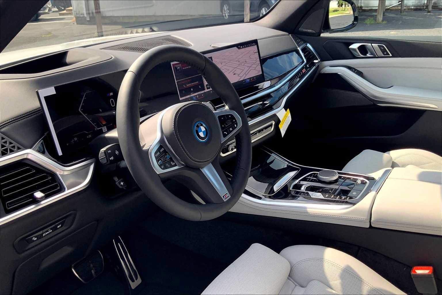 New 2026 BMW X5 xDrive50e w/ M Sport Package AWD/4WD image 7