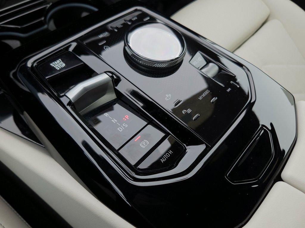 Certified 2025 BMW 530i image 13