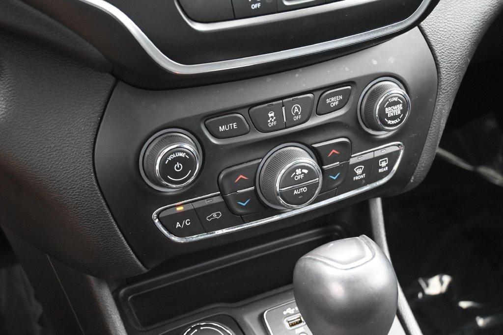 Used 2021 Jeep Cherokee Latitude Lux w/ Sun & Sound Group AWD/4WD image 20