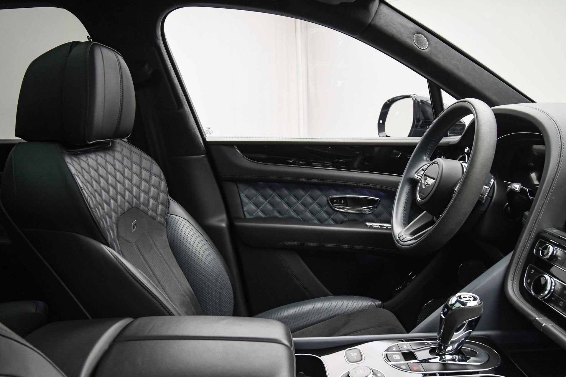 Used 2022 Bentley Bentayga S image 50