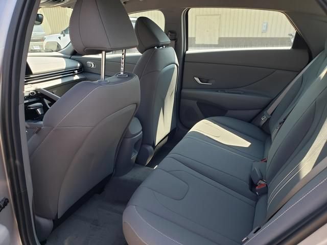 Used 2025 Hyundai Elantra SEL FWD image 10