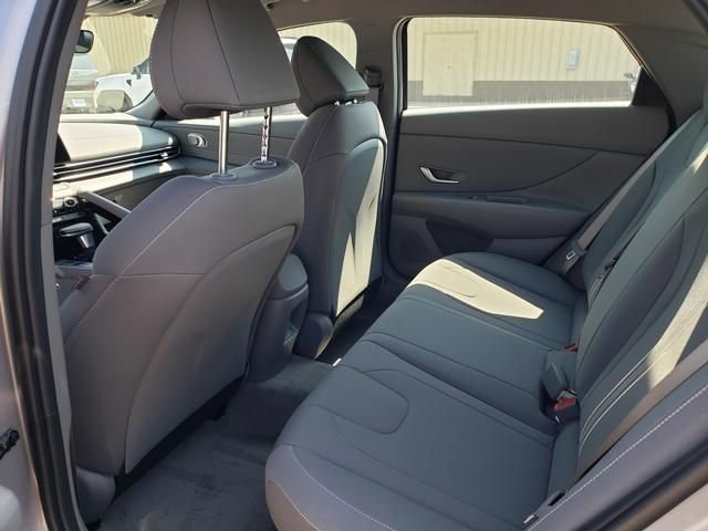 Used 2025 Hyundai Elantra SEL image 10