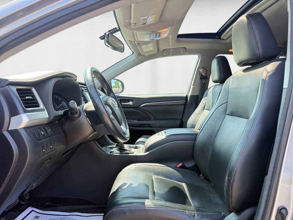 Used 2016 Toyota Highlander Limited AWD/4WD image 10